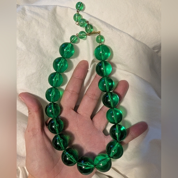 EVC CHUNKY GREEN POOLS OF LIGHT LUCITE NECKLACE - Picture 4 of 5
